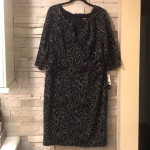 Adrianna Papell Side-Ruched Sleeved Dress